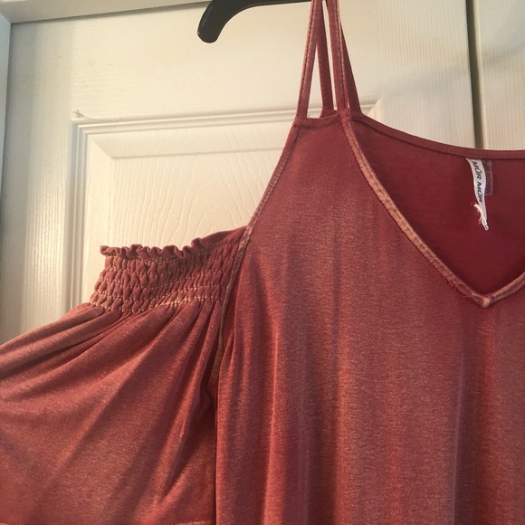 Boutique cold shoulder tunic - Picture 3 of 3